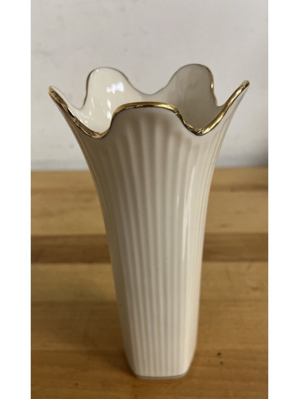 Lenox Meridian Vase 7 1/2"  Ribbed Pentagon Base & 24K Gold Trim Fluted Rim
